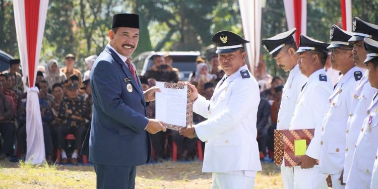 Pj Bupati Asraf Kukuhkan Perpanjangan Jabatan 271 Kepala Desa di Kerinci