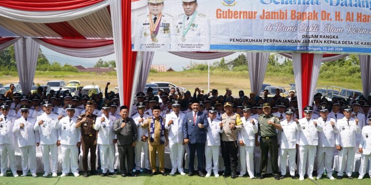 Gubernur Al Haris Hadiri Pengukuhan Perpanjangan Masa Jabatan Kades Se-Kabupaten Kerinci