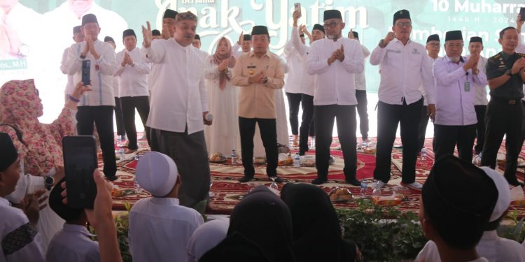 Peringati 10 Muharram, Gubernur Al Haris Santuni 2.185 Anak Yatim