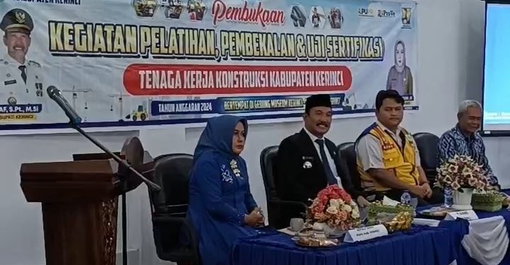 Pj Bupati Asraf Buka Pelatihan dan Uji Sertifikasi Tenaga Kerja Konstruksi 2024