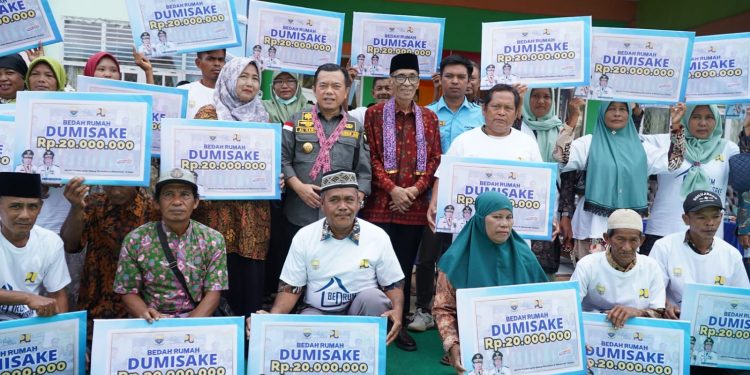 Gubernur Al Haris Serahkan Bantuan Dumisake Bernilai Miliaran Rupiah Bagi Warga Batanghari