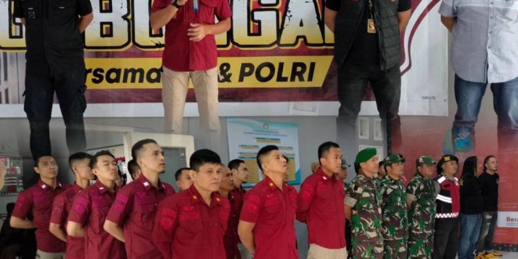 Peringatan Hari Pengayoman dan HUT ke-79 RI, Petugas Rutan Sungai Penuh Melakukan Razia Kamar Hunian WBP bersama APH
