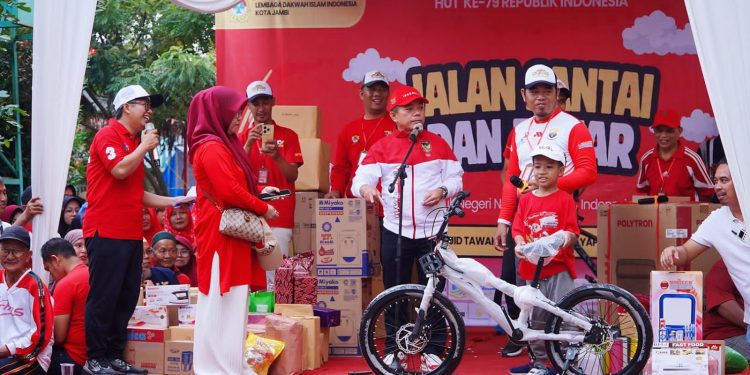 Gubernur Al Haris Hadir Meriahkan Kemerdekaan RI Bersama LDII Jambi, Berikan Hadiah Sepeda Listrik