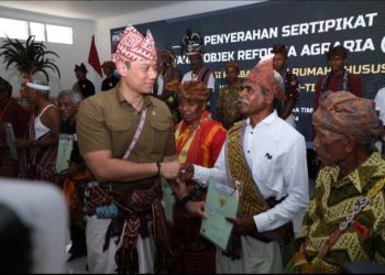 Serahkan Sertipikat TORA, Menteri AHY: Kesetiaan Masyarakat Eks Timor Timur Terbayar Lunas