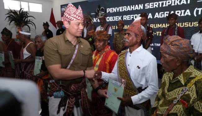 Serahkan Sertipikat TORA, Menteri AHY: Kesetiaan Masyarakat Eks Timor Timur Terbayar Lunas