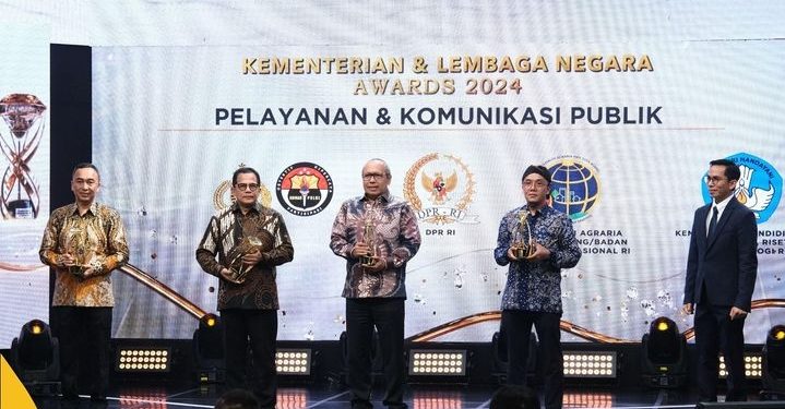 Berhasil Menciptakan Ekosistem Komunikasi, Kementerian ATR/BPN Terima Penghargaan Pelayanan dan Komunikasi Publik dari iNews TV
