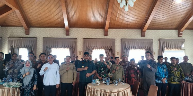 Pantau Persiapan Pilkada di Tanjabtim, Pjs. Gubernur Sudirman Minta TNI dan Polri Kawal Ketat Pendistribusian Logistik