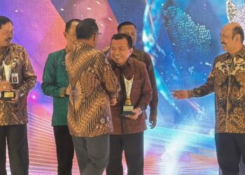 Gubernur Jambi Al Haris Terima Anugerah APBD Award 2024 dari Kemendagri