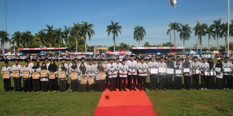 Gubernur Jambi Al Haris Pimpin Peringatan HUT ke-79 PGRI dan HGN 2024 di Kabupaten Tebo
