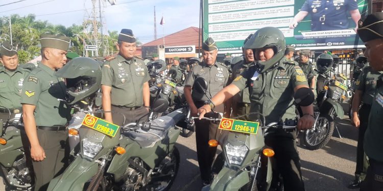 Dukung Kelancaran Tugas, Dandim 0417/Kerinci Pimpin Penyerahan Randis SPM kepada Para Babinsa