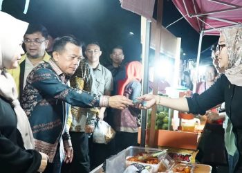 Buka Car Free Night, Gubernur Al Haris Berikan Ruang Bagi Pelaku UMKM Memasarkan Produknya