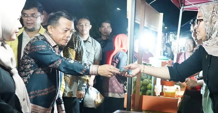 Buka Car Free Night, Gubernur Al Haris Berikan Ruang Bagi Pelaku UMKM Memasarkan Produknya