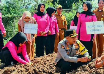 Polres Kerinci Bersama Bhayangkari Ikuti Launching Program Pekarangan Pangan Lestari