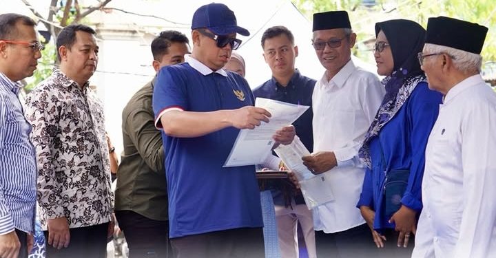 Serahkan Sertipikat kepada Masyarakat Kampung Nelayan Muara Angke, Menteri Nusron: Sudah Memiliki Kekuatan Hukum yang Kuat