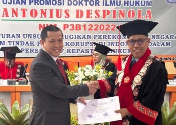 Antonius Despinola Raih Gelar Doktor dari Universitas Jambi dengan Predikat Cumlaude