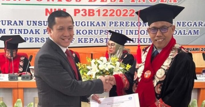 Antonius Despinola Raih Gelar Doktor dari Universitas Jambi dengan Predikat Cumlaude
