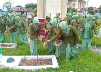 Persit KCK Kodim 0417/Kerinci Gelar Ziarah di TMP Semumu