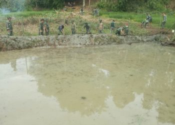 Bantu Ketahanan Pangan, Kodim 0417/Kerinci Buat Kolam Ikan di Pesantren Al-Kahfi