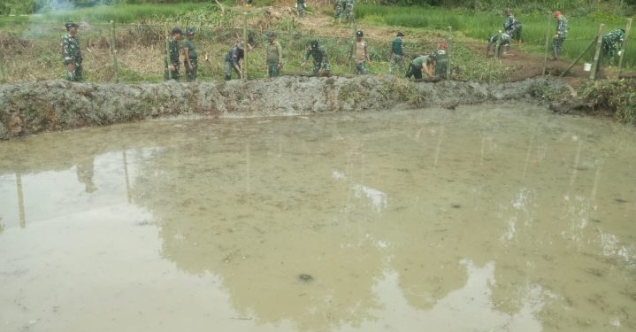 Bantu Ketahanan Pangan, Kodim 0417/Kerinci Buat Kolam Ikan di Pesantren Al-Kahfi