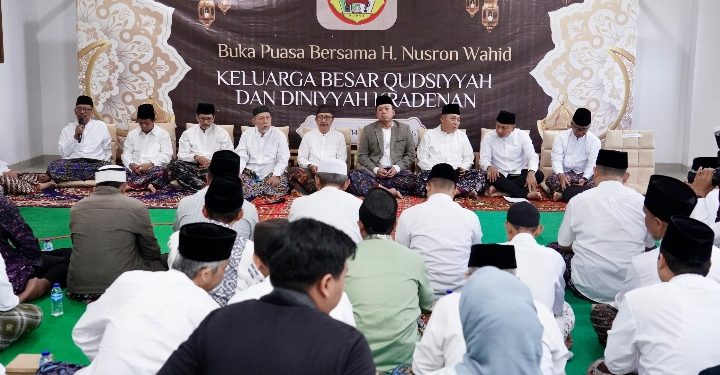 Serahkan Sertipikat di Kudus, Menteri Nusron Tegaskan Pentingnya Redistribusi Tanah yang Produktif dan Berkeadilan