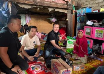 Tebar Kebaikan, Kasat Satreskrim Polres Kerinci Kunjungi Nenek Jasmi yang Menghidupi 3 Cucunya