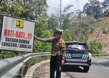 Satlantas Polres Kerinci Imbau Masyarakat Hati-hati Saat Melintas di Titik Rawan Longsor