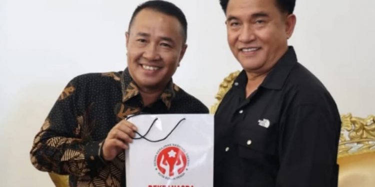 Menko Yusril Ihza Mahendra Bersilaturahmi ke Kota Sungai Penuh, Disambut Hangat Wako Alfin