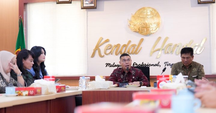 Tinjau Kantah Kabupaten Kendal, Wamen Ossy Imbau Jajaran Lakukan Pengelolaan Pertanahan yang Teliti dan Tepat