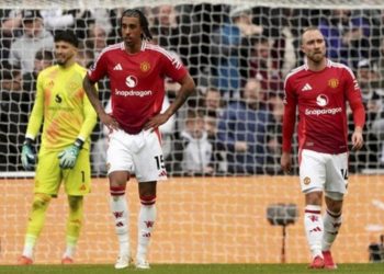 Dihajar Newcastle 1-4, Manchester United Terpuruk ke Posisi 14: Krisis Old Trafford Semakin Dalam