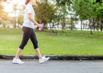 Rutin Jalan Kaki Bisa Bantu Redakan Stres dan Cemas