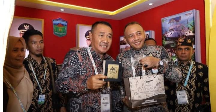 Wako Alfin dan Sri Kartini: Promosikan Sungai Penuh ke Panggung Nasional pada Munas APEKSI