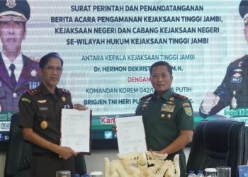Danrem 042/Gapu Serahkan Surat Perintah Pengamanan ke Kejati Jambi