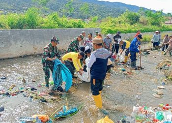 Kodim 0417/Kerinci Bersama Pemda Gencarkan “Jumat Bersih” di Sungai Penuh dan Kerinci