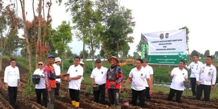 Imigrasi Se-Jambi Gelar Aksi Sosial dan Dukung Ketahanan Pangan Petani Kerinci