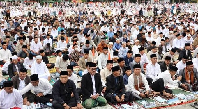 Wako Alfin & Wawako Azhar Sholat Iduladha Bersama Ribuan Warga Kota Sungai Penuh