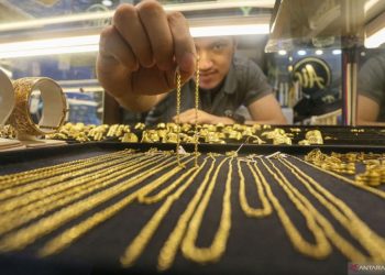 Harga Emas Perhiasan Turun Serempak Hari Ini, Calon Pembeli Diminta Waspada Tren Pasar