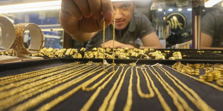 Harga Emas Perhiasan Turun Serempak Hari Ini, Calon Pembeli Diminta Waspada Tren Pasar