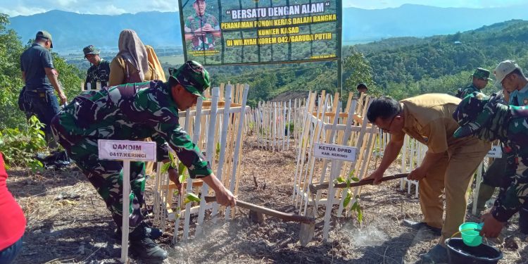 Hijaukan Bukit Runcing, Kodim 0417/Kerinci dan Warga Bersatu Wujudkan Alam Lestari