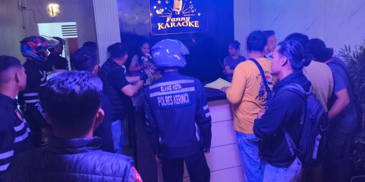 Razia Hiburan Malam, Polres Kerinci Sita Puluhan Botol Miras di Karaoke Liar Sungai Penuh