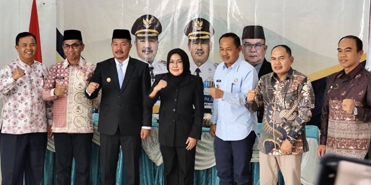 Maya Novefry Dilantik Jadi Dewas PDAM, Bupati Monadi Dorong Digitalisasi dan Profesionalisme