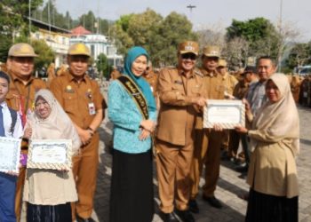 Bank Sampah Batu Gong dan Aan Harumkan Nama Kumun Debai
