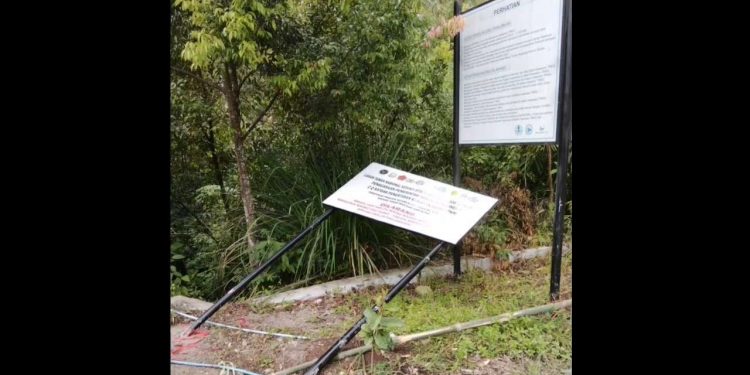 Plang Larangan TNKS Dirusak, Penjaga Hutan Hadapi Perlawanan
