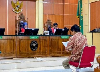 Don Fitri Menangis saat Sidang, Minta Dibebaskan dari Tuduhan Korupsi Stadion Mini