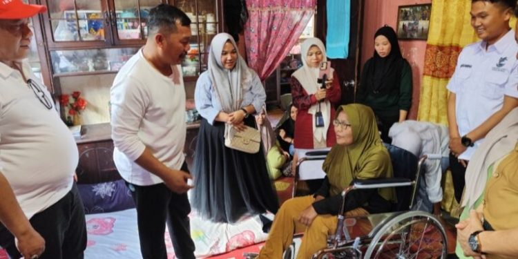 Bupati Monadi Jenguk Ida Korban Penganiayaan di Malaysia