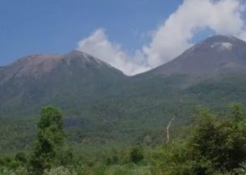 Dua Gunung di NTT Erupsi Bersamaan, Warga Diminta Waspada