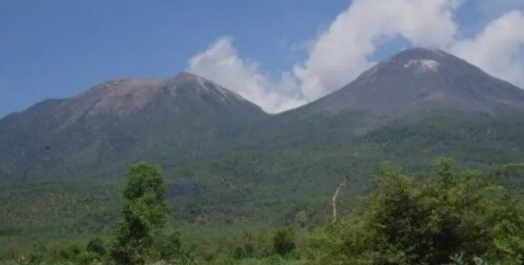 Dua Gunung di NTT Erupsi Bersamaan, Warga Diminta Waspada