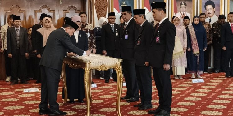 Al Haris Lantik Direksi Baru Bank Jambi, Dorong Profesionalisme dan Inovasi