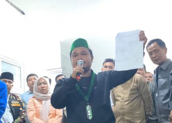 HMI dan PMII Kerinci-Sungai Penuh Geruduk Gedung DPRD Kabupaten Kerinci 