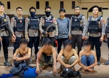Preman Bersenjata Tajam Diamankan Polisi di Depan Hotel Jambi