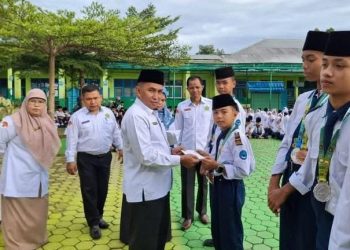 17 Siswa MTsN 1 Sungai Penuh Sabet Medali di Kejuaraan Taekwondo dan Silat